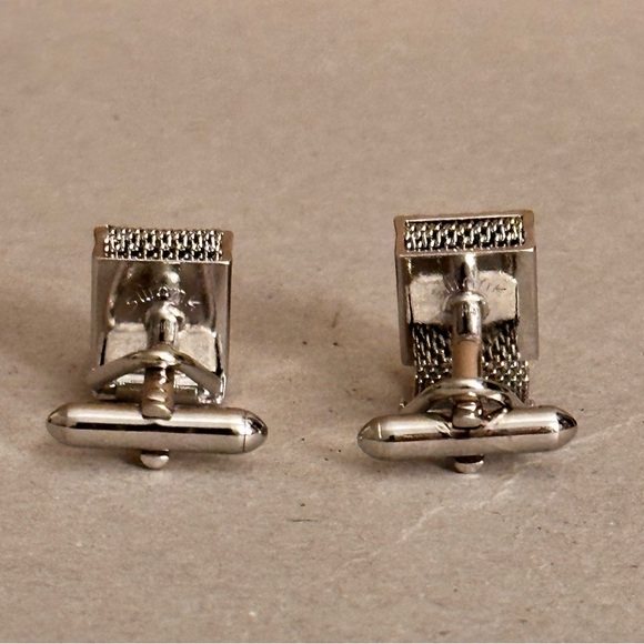 Silvertone Mesh Wrap Around Squared Starburst Cufflinks - Picture 15 of 15